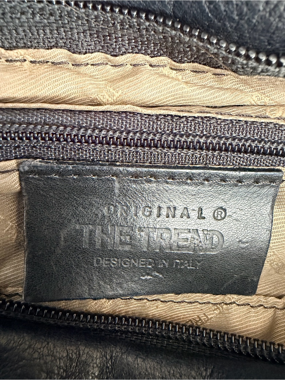 The Trend Black Leather Shoulder Bag - Picture 4 of 5